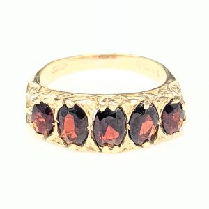 9ct Gold Victorian Style Garnet Ring (1984)