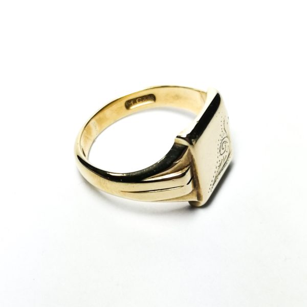 9ct Gold Rectangular Signet Ring (Birmingham 1970)