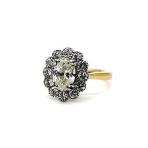 18ct Gold Traditional Certificated Oval Diamond Cluster Ring
