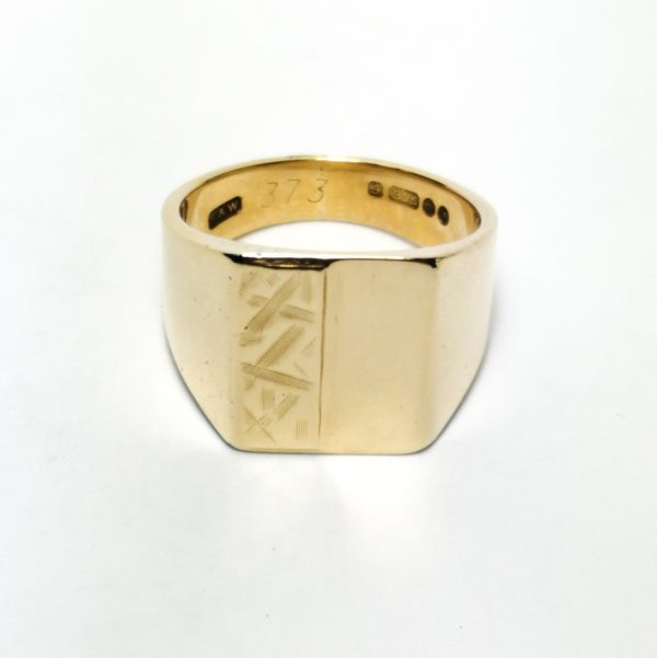 9ct Gold Patterned Top Signet Ring (1967)