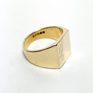 9ct Gold Patterned Top Signet Ring (1967)