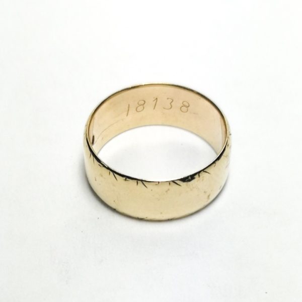 9ct Gold Patterned Edge Wed Band