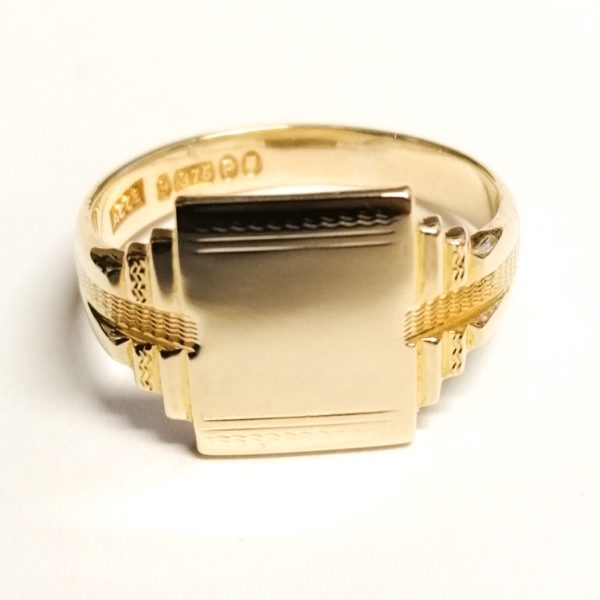 9ct Gold Rectangular Signet Ring (London 1950)