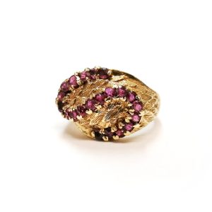 Vintage 9ct Gold Ruby Swirl Design Ring with Detail 1977