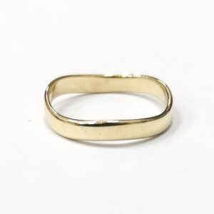 9ct Gold Curved Band