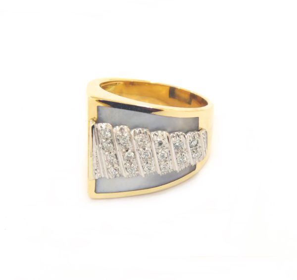 18ct Gold Diamond & Mother of Pearl Ring