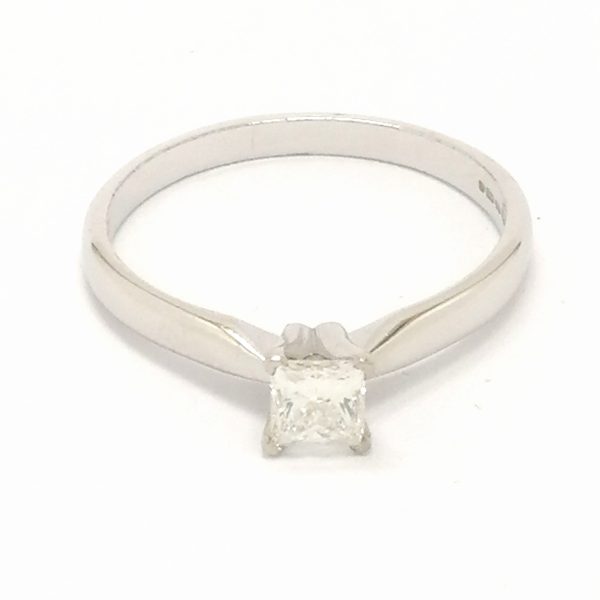 18ct Gold Princess Cut Single Stone Diamond Ring 55ct